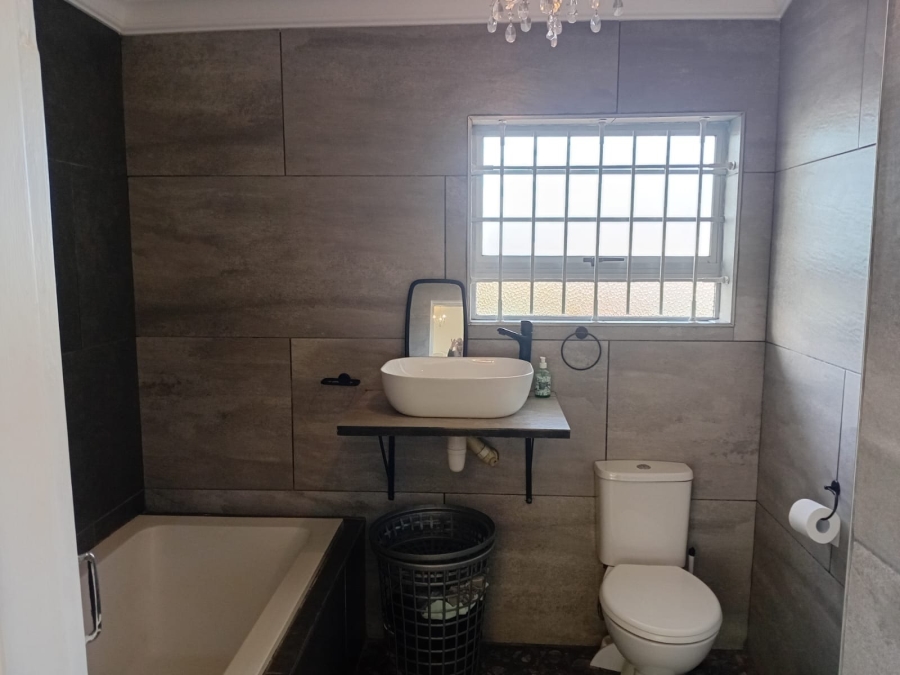 To Let 3 Bedroom Property for Rent in Selborne Eastern Cape